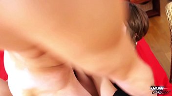 Gadis Rusia Berambut Merah Digerogoti Dari Belakang Sama Cowok Muda