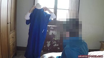 Gadis Arab Cantik Menggoyang Kontolnya Demi Uang