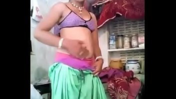 Desi Bhabi Yang Menggoda Dan Penuh Nafsu