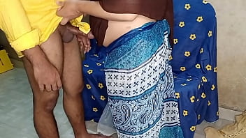 ससुराल में दामाद ने अपनी सास को पहली बार जबरदस्त तरीके से चोदा, गर्म आवाज में अश्लील बातें करते हुए