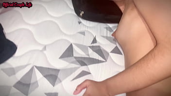 Saat Istriku Pergi, Anak Tiriku Yang Masih Muda Langsung Menawarkan Pantatnya Padaku