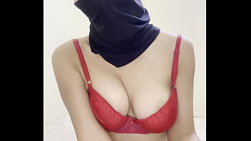 Gadis Arab Berhijab Pamer Payudara Besar Montok, Si Montok Berkerudung Yang Menggoda