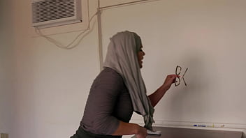Tante Berjilbab Cosplay – Wajahnya Dihujani Sperma Amerika