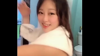 Gadis Tionghoa Seksi Mandi Telanjang Di Kamar Mandi