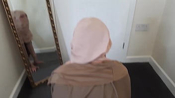 Gadis Arab Muslim Berjilbab Pantatnya Besar Ditusuki Kasar Sampai Basah
