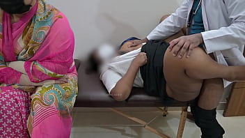 Siswi India Digilir Habis-habisan Oleh Dokter Di Depan Ibunya Sendiri