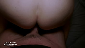 Berbagi Ranjang Dengan Ibu Tiri Milf Bergoyang Yang Panas Dan Menggoda! – Video Penuh Gratis!