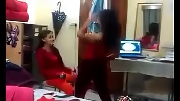 Garam Mastī: Hostel Ke Andar Chhup Chhup Ke Maza