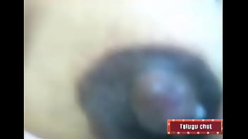 Gadis Desi Seksi Dengan Payudara Montok Yang Menggoda