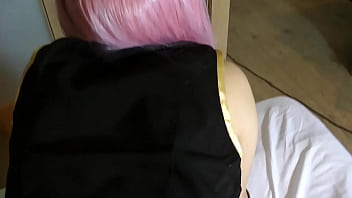 Luka Megurine Beraksi Dalam Kostum Cosplay Dewasa