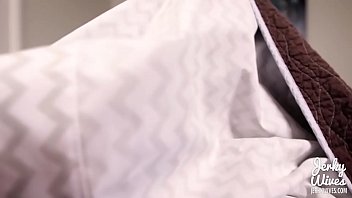 Ibu Tiri Yang Kesepian Menginginkan Batang Muda Penuh Gairah – Cory Chase