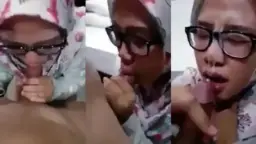 Jilbab Berkacamata Diguyur Sperma Hingga Mukanya Basah Kuyup