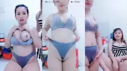 Miss Hikari Pamer Payudara Montok Yang Menggoda