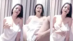 Rosalinda Menggoyang Ranjang Dengan Desahan Panas Ahhh