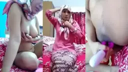Ukhty Berhijab Montok Lagi Asyik Colmek