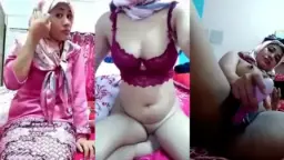 Yani Bergoyang Tanpa Hijab, Menggoda Dan Mengalir Deras