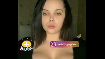 Gadis Seksi Berpayudara Besar Di Live Bigo
