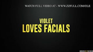 Violet Suka Dihujani Cairan Di Wajahnya