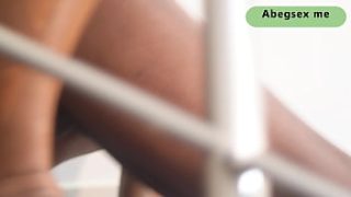 Menyetubuhi Saudara Tiriku Di Tangga Dan Memancur Di Kontol Hitam Besarnya