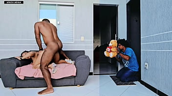 Kekasihku Yang Bodoh Memberiku Hadiah Romantis Di Hari Valentine, Tapi Malah Menemukanku Tengah Digerogoti Kakaknya Yang Lebih Besar Dan Perkasa