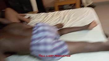 Ayah Tiriku Melihatku Memuaskan Diri Dengan Vibrator, Lalu Menolongku Dengan Kontol Hitam Besarnya, Sebelum Adik Tiriku Menangkap Basah Kami Dan Bergabung Agar Tak Membocorkan Rahasia Kami Pada Ibu Tiriku.