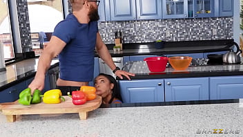 Gairah Membara Di Caliente / Brazzers – Trailer Lengkap Yang Menggoda