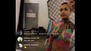 Tetesan Susu Tak Sengaja Saat Live Instagram