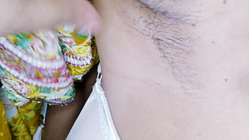 Bidadari Seksi Asal India Merawat Bulu Kemaluannya Di Rumah Saat Karantina