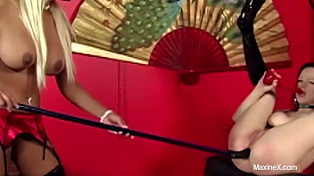 Maxine X Dan Janessa Jordan Menggila, Mengguncang Pantat Dengan Dahsyat!