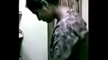 Desi Bengali Ibu Rumah Tangga Dengan Payudara Besar Yang Menggoda