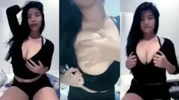 Aulmii Menggoda Dengan Lidahnya Di Uting Yang Tembam Dan Basah