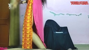 प्रिया को चोदकर गांड फाड़ दी, हिंदी में कराहते हुए