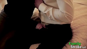 Kakak Tiri Arab Menggoda Dan Mengisap Kontol Adik Tirinya