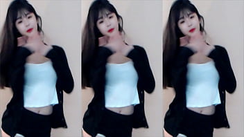 Cô Nàng Trung Quốc Mặc áo Hai Dây Phóng Mình Trên Tàu Lượn Siêu Tốc