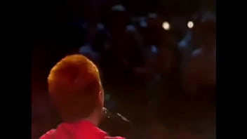 Eurythmics – Live 1983: Getaran Panas Di Atas Panggung