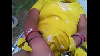 Gadis Seksi Di Ladang Dengan Suara Erotis Hindi