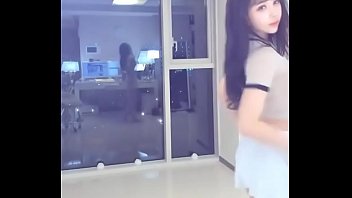 Angela Manjusaka: Goyangan Seksi Streamer China Yang Bikin Bergairah