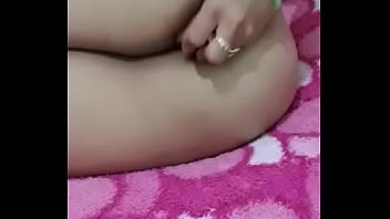 Memainkan Mainan Seks Anal Yang Menggoda