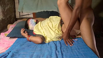 Adik Tiri India Yang Menggoda Dalam Video Panas