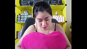 ស្រីតា Live លក់ឡេប បើកដោះអោយមើលដោយឥតគិតថ្លៃ