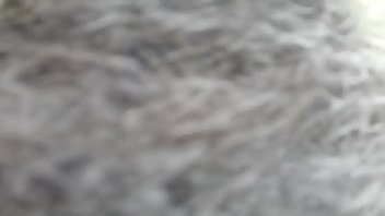 Ibu Ingin Kencing Di Taman Umum, Lalu Membungkuk Dan Memperlihatkan Kemaluannya Yang Terbungkus Stoking Jala.
