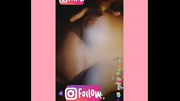 Tunjukkan Payudaramu Secara Langsung Di Instagram.