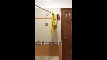 Gadis Remaja Desi Dengan Payudara Besar Memamerkan Tubuhnya