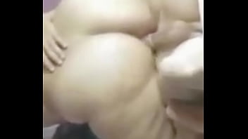 العاهرة دي بتعشق الزب اللي يخليها تئن
