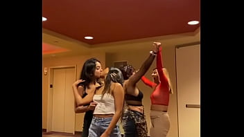 Gadis-gadis India Mungil Yang Menggoda