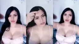 Alondra Payudara Montok Hanya Pakai Bra