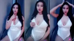 Chacha Seksi Menggoda Dengan Tubuh Mulus Dan Sensual