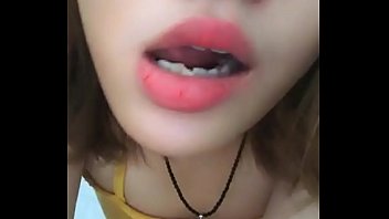 Tayangan Langsung Cewek Nongkrongin Memeknya