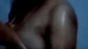 Desi Anu Mandi Dengan Sensual
