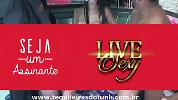 Pesta Panas Ulang Tahun: Dua Wanita Dan Seorang Pria Perkasa